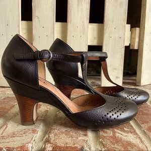 Anthropologie - Biviel T-Strap Wood Heel - New